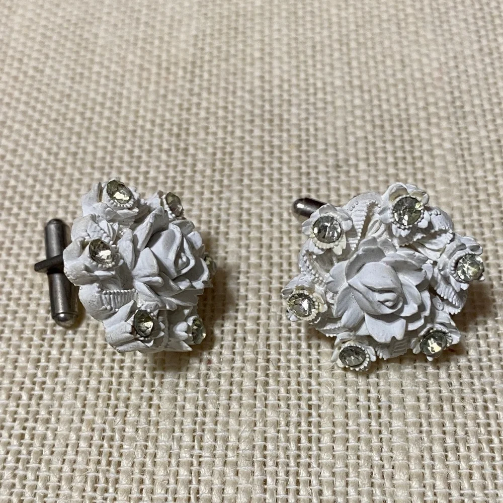 Elegant vintage White rose  Floral rhinestone cuff links